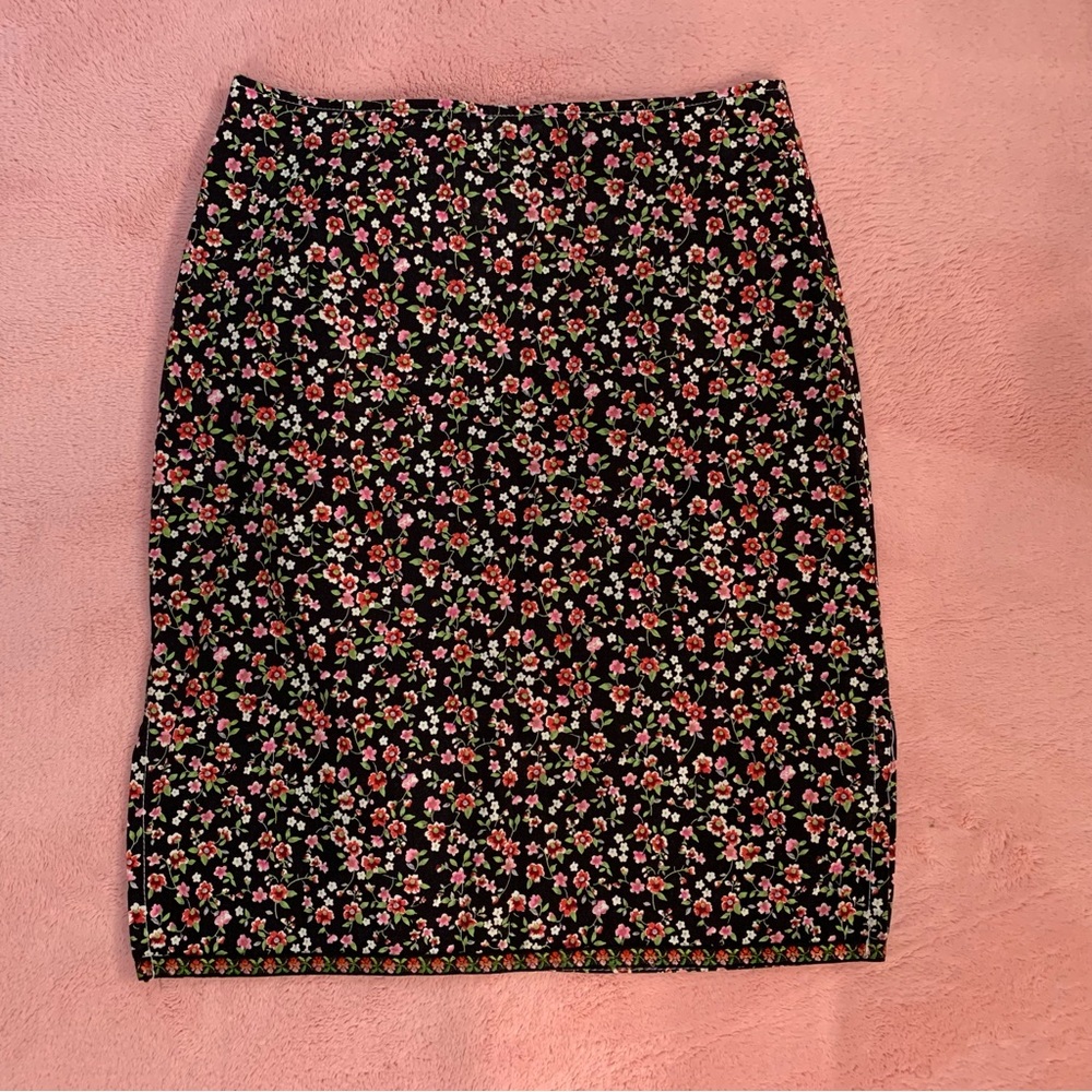 Y2K TAGRAG floral ditsy print skirt . 🌸 🖤